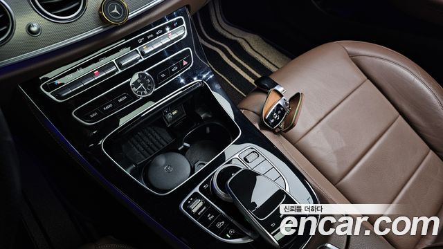Mercedes-Benz E-Class 2019 — photo 22