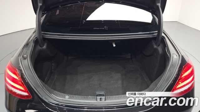 Mercedes-Benz E-Class 2019 — photo 26