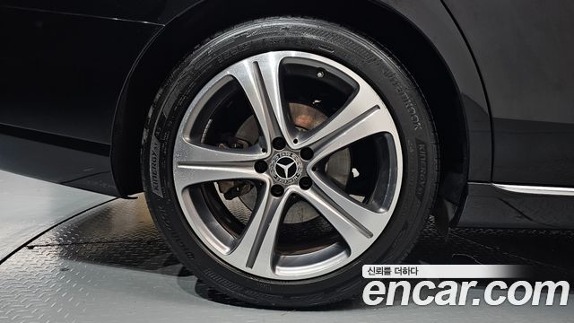 Mercedes-Benz E-Class 2019 — photo 7