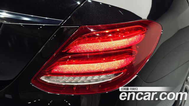 Mercedes-Benz E-Class 2019 — photo 9