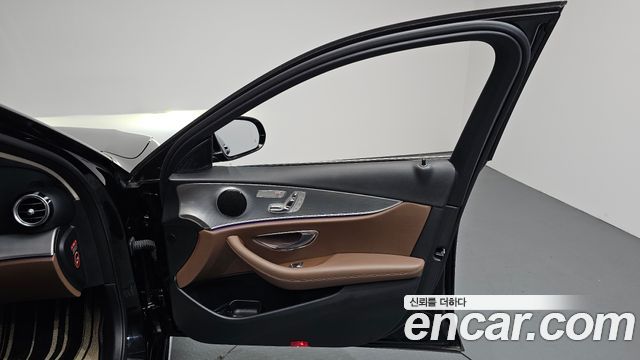 Mercedes-Benz E-Class 2019 — photo 14