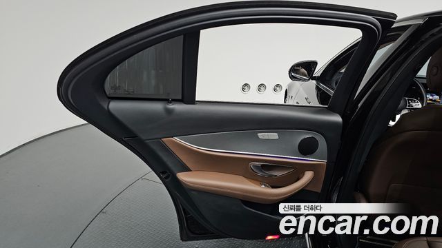 Mercedes-Benz E-Class 2019 — photo 15