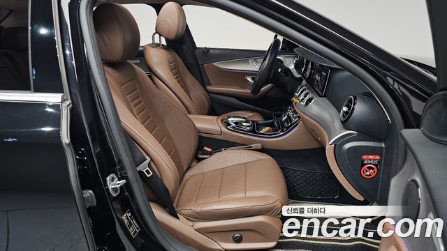 Mercedes-Benz E-Class 2019 — photo 16