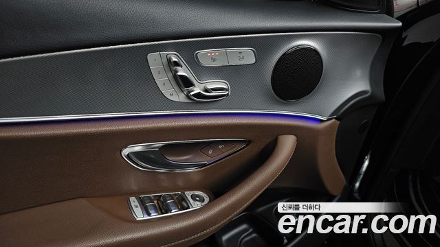 Mercedes-Benz E-Class 2019 — photo 27