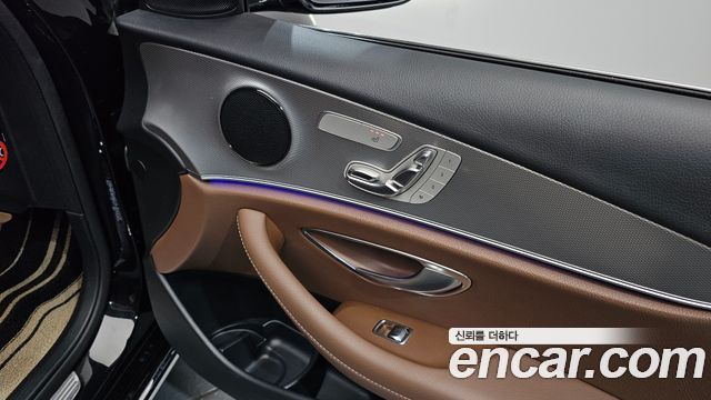 Mercedes-Benz E-Class 2019 — photo 28