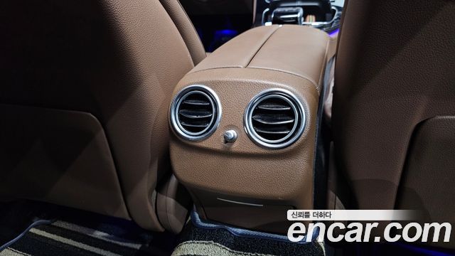 Mercedes-Benz E-Class 2019 — photo 31