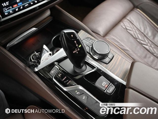 BMW 5-Series 2018 — photo 9