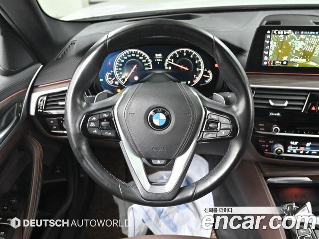 BMW 5-Series 2018 — photo 13