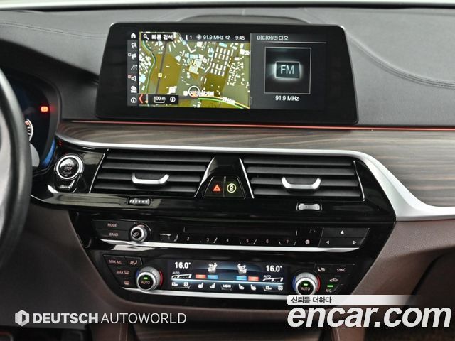 BMW 5-Series 2018 — photo 14