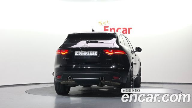 Jaguar F-PACE 2017 — photo 4