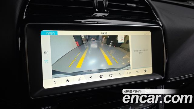 Jaguar F-PACE 2017 — photo 21