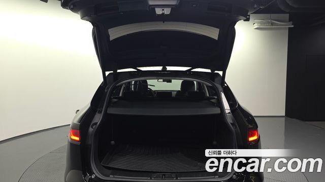 Jaguar F-PACE 2017 — photo 26