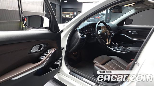 BMW 3-Series 2021 — photo 13