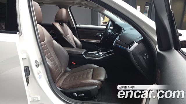 BMW 3-Series 2021 — photo 17