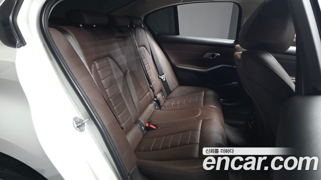 BMW 3-Series 2021 — photo 18