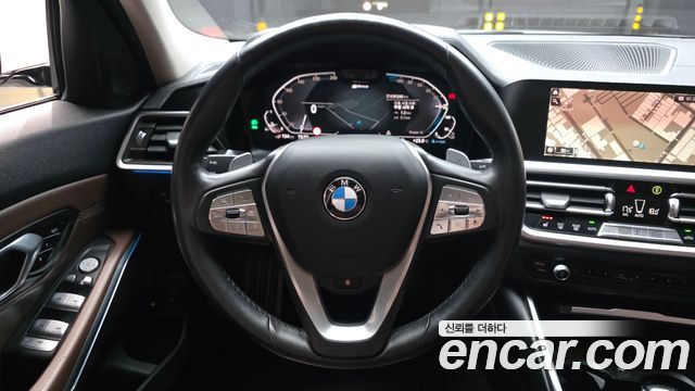 BMW 3-Series 2021 — photo 19