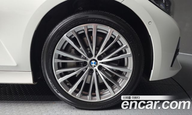 BMW 3-Series 2021 — photo 7