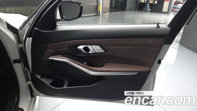 BMW 3-Series 2021 — photo 14