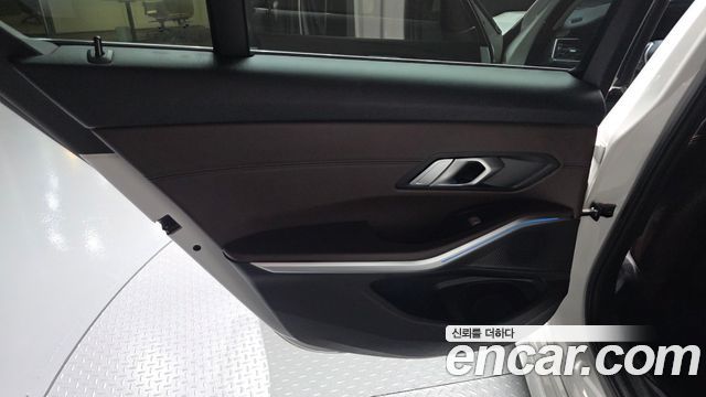 BMW 3-Series 2021 — photo 15