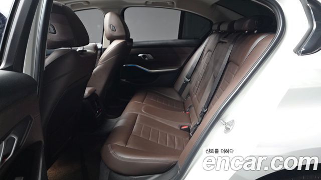 BMW 3-Series 2021 — photo 16