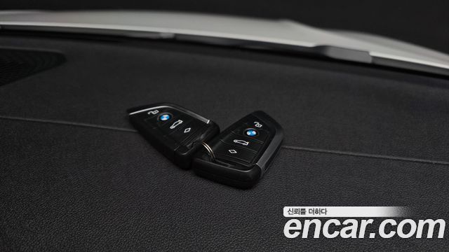 BMW 3-Series 2021 — photo 29