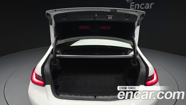 BMW 3-Series 2021 — photo 32