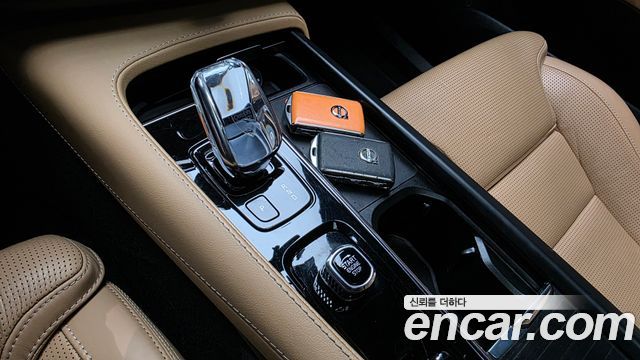 Volvo XC90 2022 — photo 12
