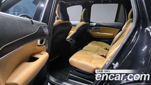 Volvo XC90 2022 — photo 18