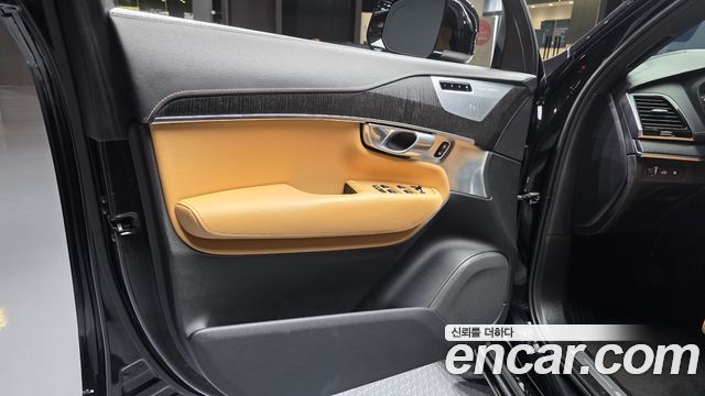 Volvo XC90 2022 — photo 14