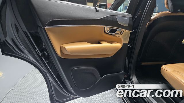 Volvo XC90 2022 — photo 15