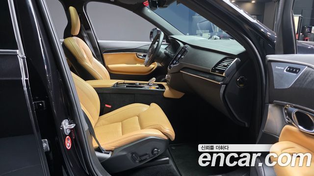 Volvo XC90 2022 — photo 16