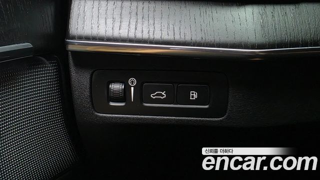 Volvo XC90 2022 — photo 27