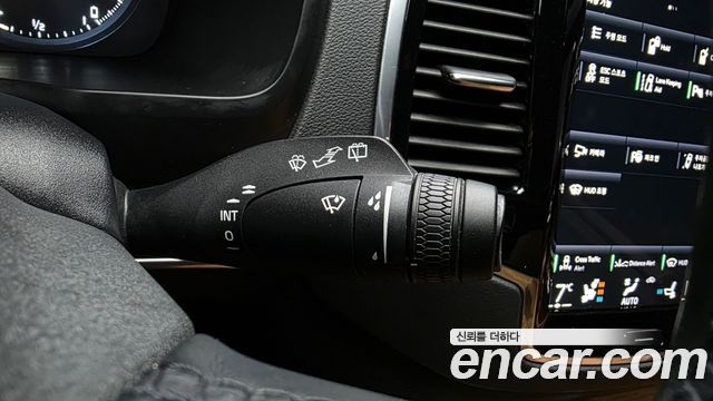 Volvo XC90 2022 — photo 28