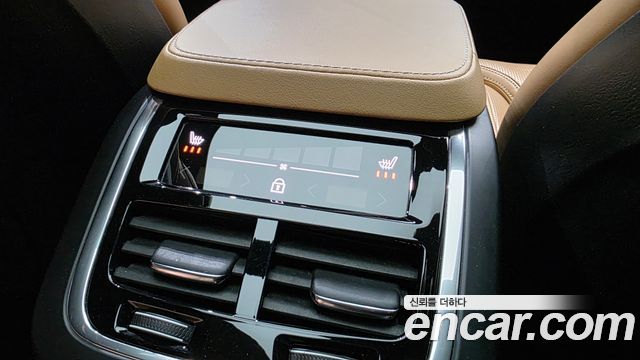 Volvo XC90 2022 — photo 30