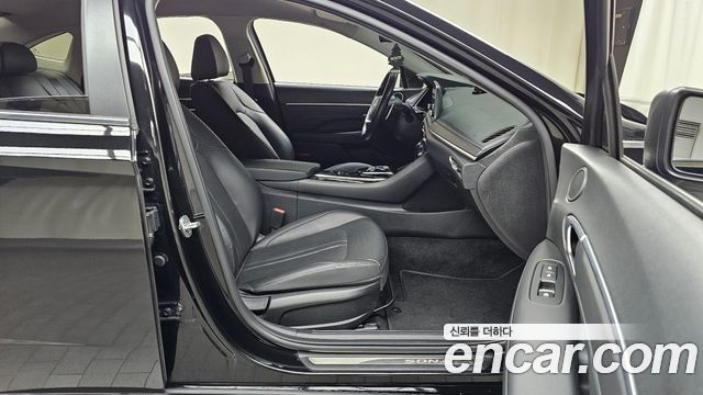 Hyundai Sonata 2022 — photo 16