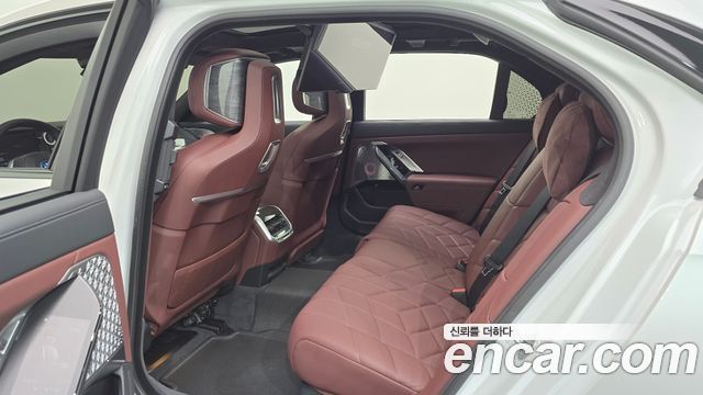 BMW i7 2025 — photo 17