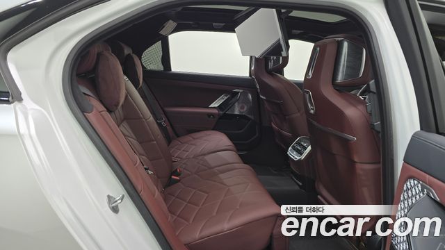 BMW i7 2025 — photo 25