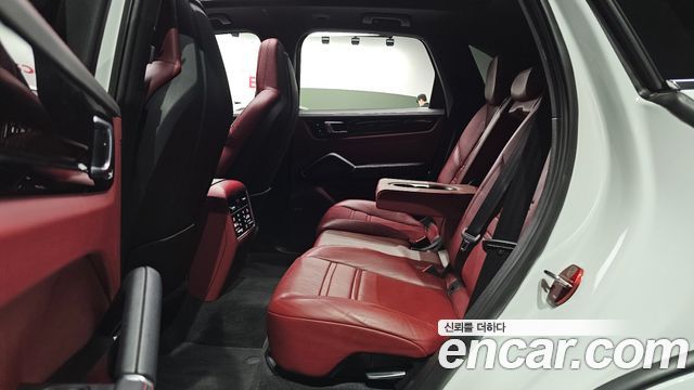 Porsche Cayenne 2019 — photo 17