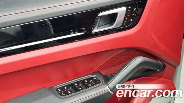 Porsche Cayenne 2019 — photo 28