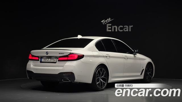 BMW 5-Series 2023 — photo 2