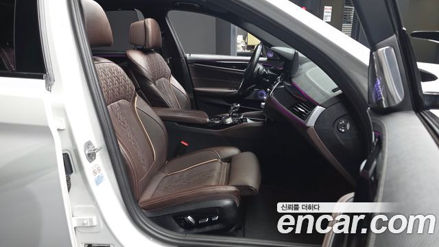 BMW 5-Series 2023 — photo 17
