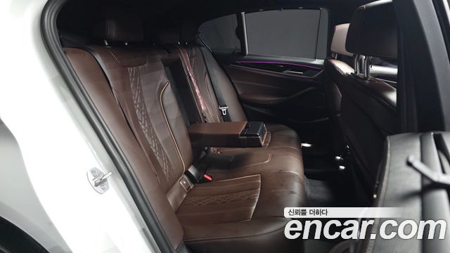 BMW 5-Series 2023 — photo 18