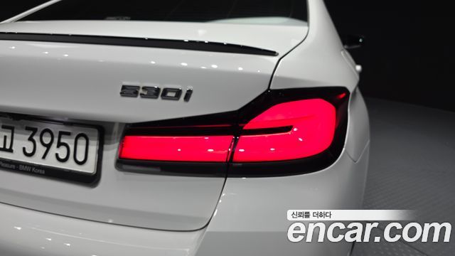 BMW 5-Series 2023 — photo 9