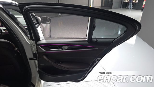 BMW 5-Series 2023 — photo 15