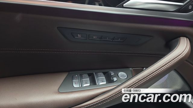 BMW 5-Series 2023 — photo 29