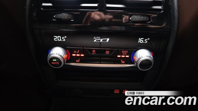 BMW 5-Series 2023 — photo 32