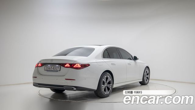 Mercedes-Benz E-Class 2025 — photo 2