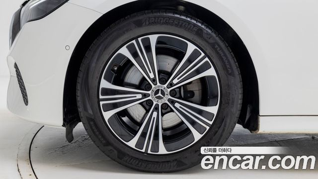 Mercedes-Benz E-Class 2025 — photo 5