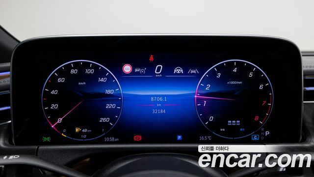 Mercedes-Benz E-Class 2025 — photo 8