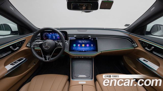 Mercedes-Benz E-Class 2025 — photo 9